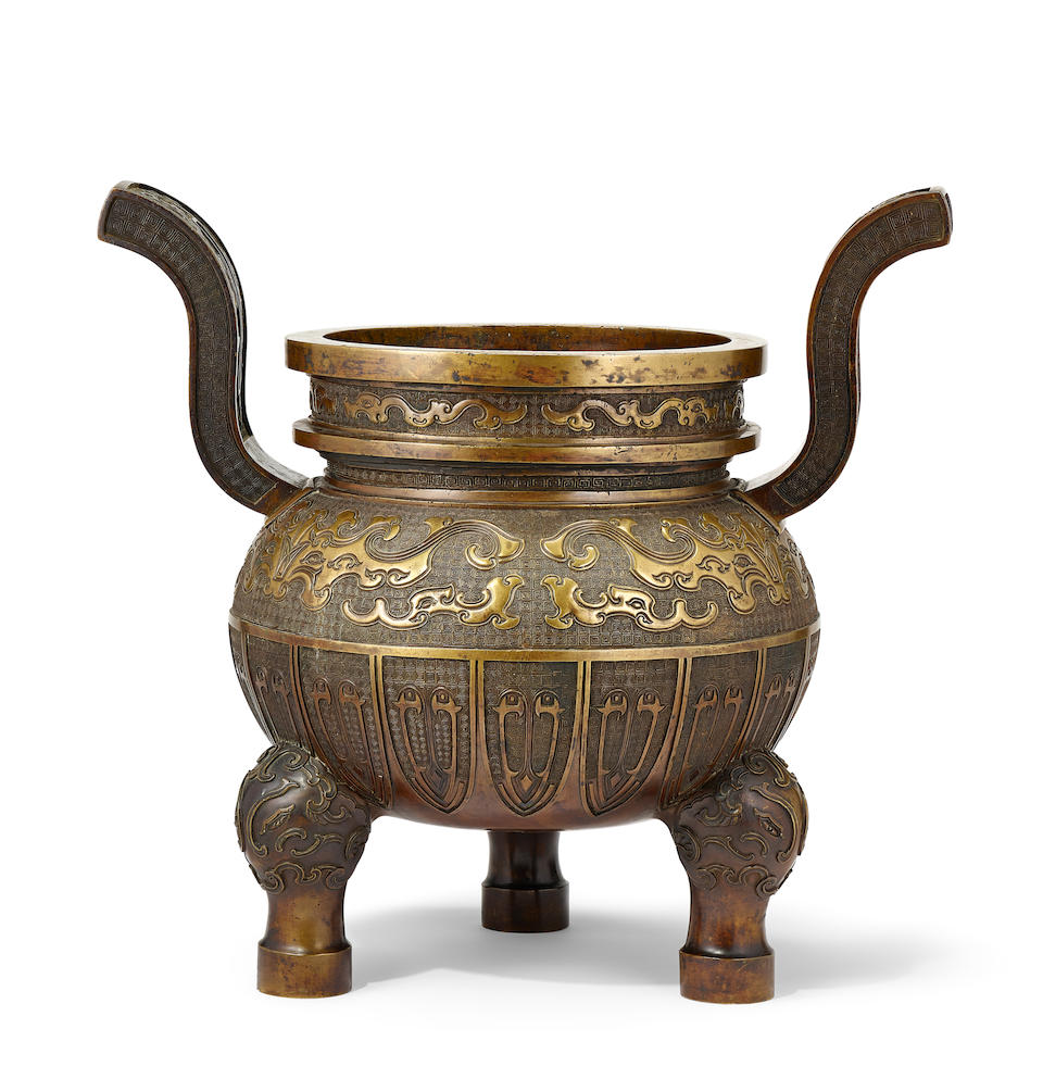 A very rare and large imperial bronze incense burner, chaoguanlu Yongzheng six-character mark and Jing Zhi two-character mark and of the period (2)