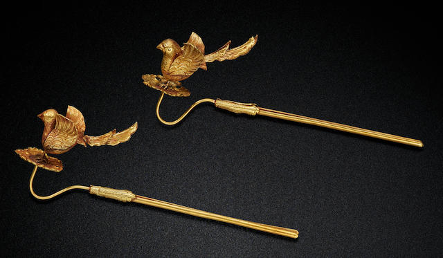A PAIR OF GOLD PHOENIX HAIRPINS, FENGCHAI Liao Dynasty (2)