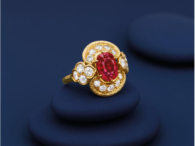 AN IMPORTANT RUBY AND DIAMOND RING, VAN CLEEF & ARPELS