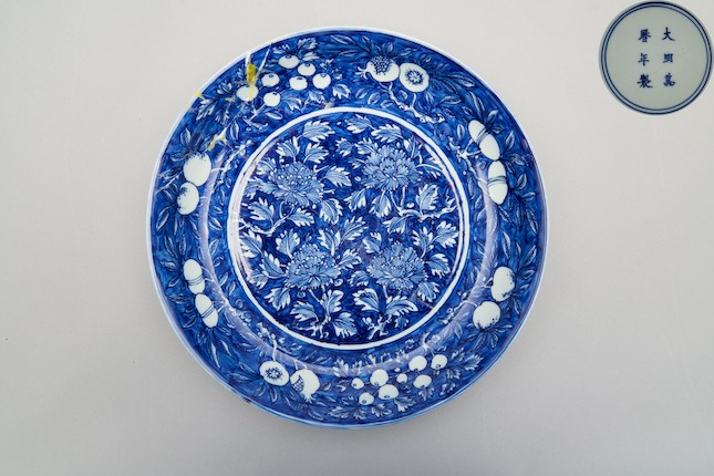 A blue and white 'flower and fruit' charger Wanli six-character mark image 1