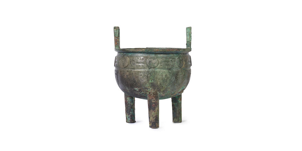 AN ARCHAIC BRONZE 'CICADA' RITUAL FOOD VESSEL, DING  Late Shang Dynasty (2)