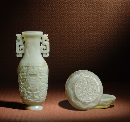 A SMALL PALE GREEN JADE ARCHAISTIC VASE, A CIRCULAR PALE GREEN JADE ARCHAISTIC BOX AND COVER Qing Dynasty image 2