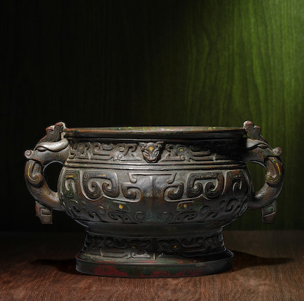 A RARE GOLD AND SILVER-INLAID BRONZE VESSEL, GUI  Song/Ming Dynasty image 4