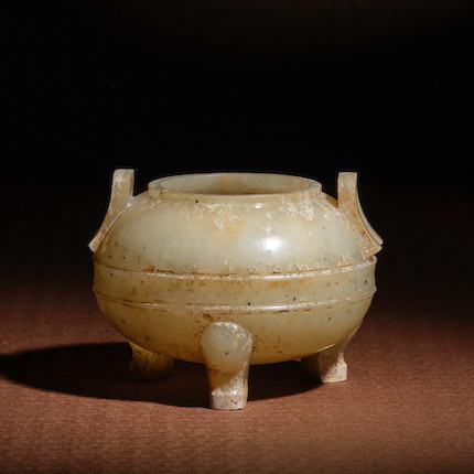 A VERY RARE MINIATURE JADE INCENSE BURNER, DING Song Dynasty image 2
