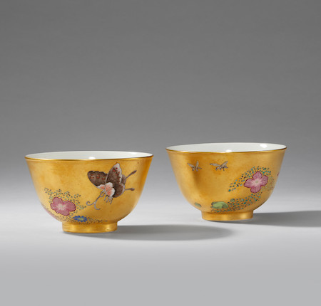 A MAGNIFICENT AND EXTREMELY RARE PAIR OF FAMILLE ROSE GOLD-GROUND 'BUTTERFLIES AND FLOWERS' BOWLS  Daoguang seal marks and of the period (2) image 1