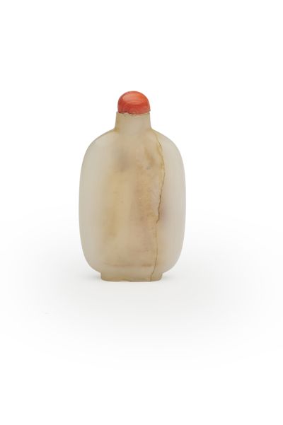 A WHITE JADE SNUFF BOTTLE 19th century