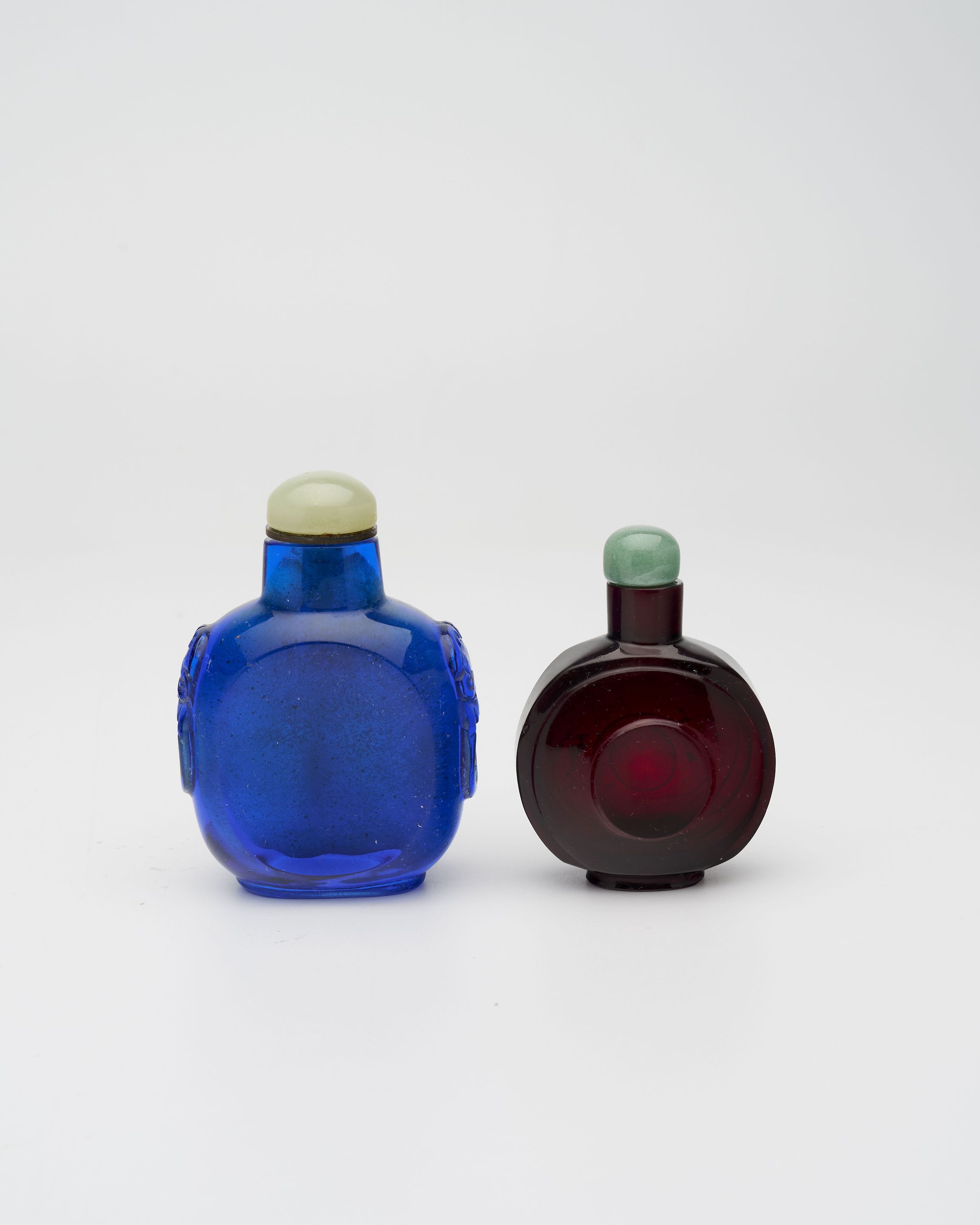 A RUBY-RED AND A BLUE GLASS SNUFF BOTTLES 19th/20th century