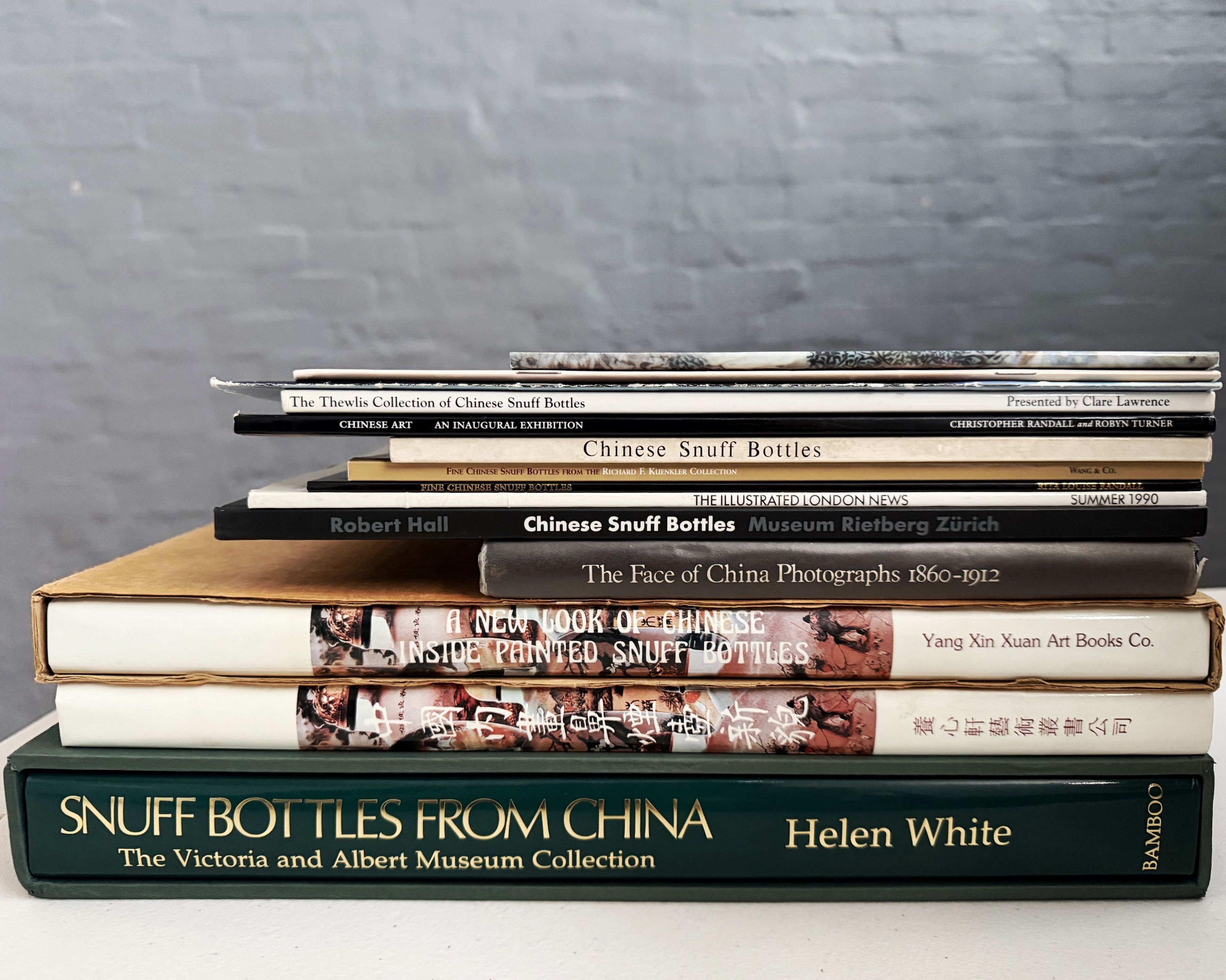A QUANTITY OF PUBLICATIONS ON CHINESE SNUFF BOTTLES